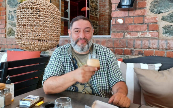 Πρωινός καφές με το ιδρυτικό μέλος του Thessaloniki Pride Γιάννη Πλακίδη