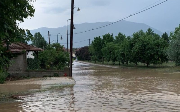 Θέρμη: Αγανακτισμένοι οι κάτοικοι των Βασιλικών με τις πλημμύρες - «Καταστρέφονται οι περιουσίες μας» (βίντεο)
