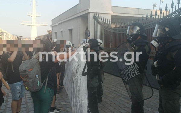 Πορεία για την Πύλο στη Θεσσαλονίκη: Ένταση, βανδαλισμοί και κατεβασμένα ρολά (βίντεο & φωτ.)