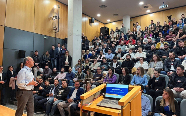 Χρ. Σταϊκούρας: Επιπλέον δημοσιονομικός χώρος 500 εκατομμυρίων ευρώ για πρόσθετες παροχές στους ευάλωτους