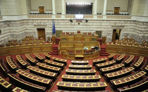 Βουλή - Τροποποίηση Κανονισμού: Πρόταση αύξησης της περικοπής αποζημίωσης μετά από μομφή κατά βουλευτή