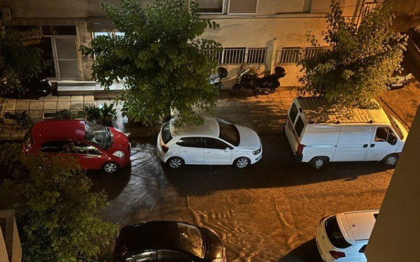 Άνοιξαν οι ουρανοί στη Θεσσαλονίκη (βίντεο & φωτ.) 