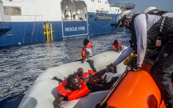 «Όσα είδα σε ναυάγιο»: Απειλές και βασανιστήρια οδηγούν στην επιβίβαση στα σαπιοκάραβα 