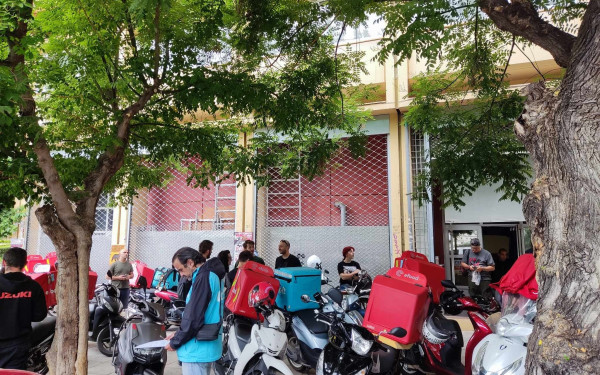 Θεσσαλονίκη: Mοτοπορεία των διανομέων - «Ζούμε καθημερινά μια τραγωδία αντίστοιχη των Τεμπών» (βίντεο)