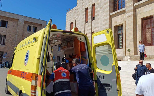 Ρόδος: Άνδρας έκοψε τις φλέβες του σε διαμαρτυρία για τις παραλίες 