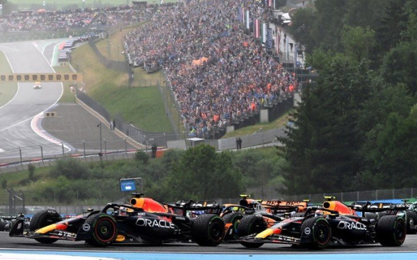 Φόρμουλα 1: Ρεσιτάλ της Red Bull και του Φερστάπεν στην πίστα της Αυστρίας
