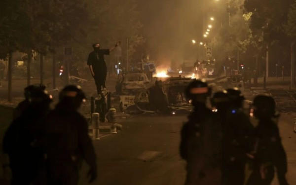 Γαλλία: Τρίτη νύχτα χάους και ταραχών μετά τον θάνατο εφήβου από σφαίρα αστυνομικού - Tουλάχιστον 328 προσαγωγές (φωτ.)