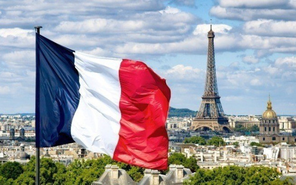 Γαλλία: Επιστροφή στα σχολεία με την απαγόρευση της αμπάγια να κυριαρχεί