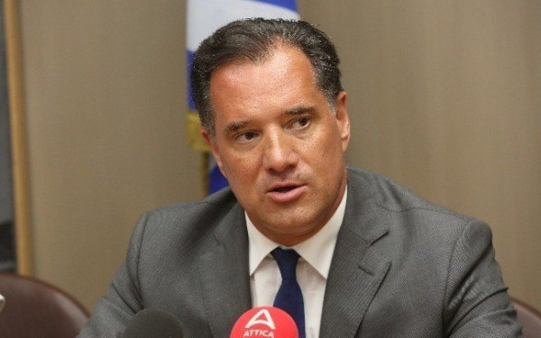 «Δεν θα κλείσουν οι επιχειρήσεις εξαιτίας του καύσωνα» λέει ο Άδωνις Γεωργιάδης