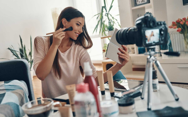 Στο στόχαστρο της ΑΑΔΕ 20 πασίγνωστοι influencers - Xρεώνουν 10.000 ευρώ την ανάρτηση (βίντεο)