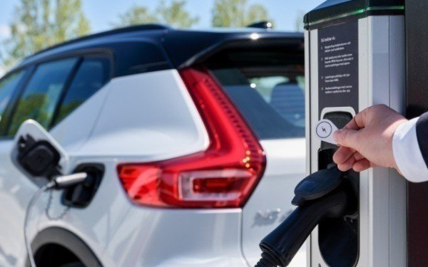 Ηλεκτροκίνηση: Τα περιορισμένα σημεία φόρτισης, το μεγαλύτερο πρόβλημα στην Ευρώπη