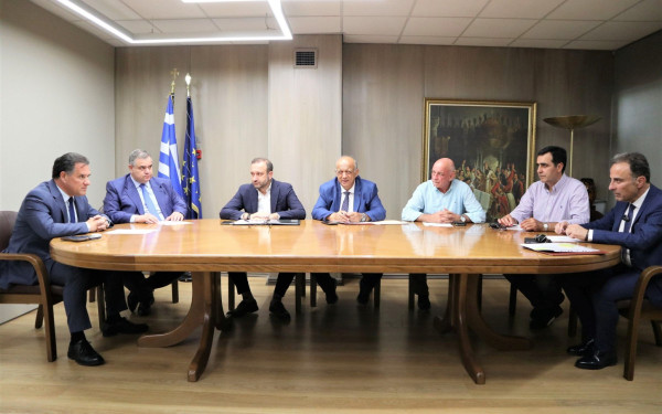 Τα προβλήματα της αγοράς εργασίας επί τάπητος στη συνάντηση Γεωργιάδη με τον πρόεδρο του Οικονομικού Επιμελητηρίου 