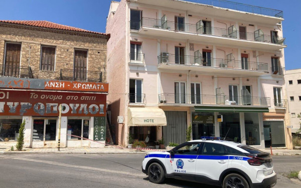 Κυπαρισσία: Βρέθηκαν τρεις χειροβομβίδες σε παλιό έπιπλο ξενοδοχείου