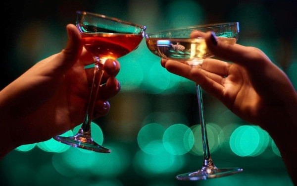 Έφοδοι σε μπαρ και εστιατόρια στην Κέρκυρα - Σέρβιραν σφηνάκια με τα απομεινάρια από ποτά πελατών