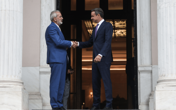 Αλλαγή φρουράς στο Μαξίμου - Ο διάλογος Μητσοτάκη - Σαρμά