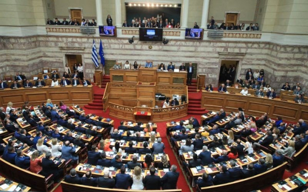 Βουλή: Στην επιτροπή Οικονομικών το νομοσχέδιο για αυξήσεις σε μισθούς