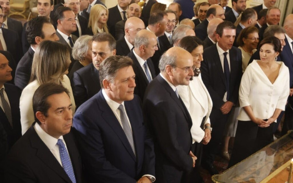 Πρώτη ημέρα δουλειά για τους νέους υπουργούς της κυβέρνησης - Από νωρίς στα γραφεία τους (βίντεο)