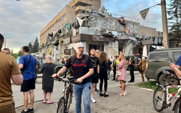 Ουκρανία: Τουλάχιστον 3 νεκροί και 42 τραυματίες από πυραυλική επίθεση στο Κραματόρσκ (βίντεο & φωτ.)