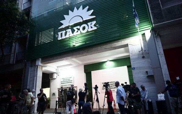 ΠΑΣΟΚ: Τουλάχιστον προκλητικό ο κ. Μαρινάκης να κάνει μαθήματα «θεσμικής συμπεριφοράς» όταν η κυβέρνηση έχει αναγνωρισμένη «υπόγα» στα social media