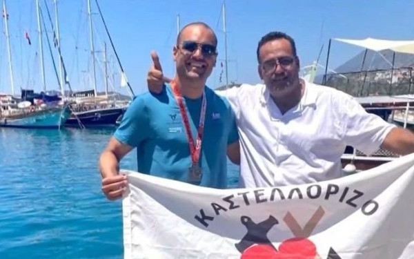 Βούτηξε στα ελληνικά ύδατα και βγήκε στα τουρκικά παράλια ο Σπύρος Χρυσικόπουλος 