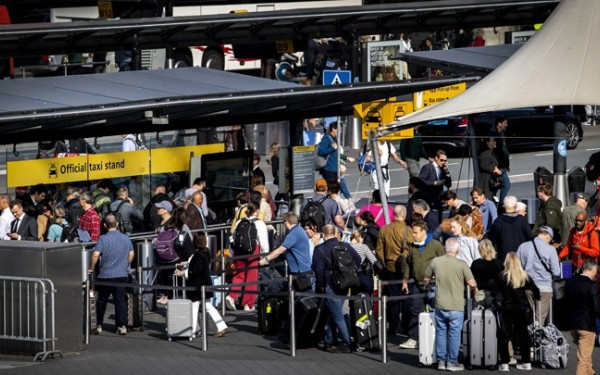 Ολλανδία: Μία γυναίκα έχασε τη ζωή της από θερινή καταιγίδα - Χάος στις μεταφορές