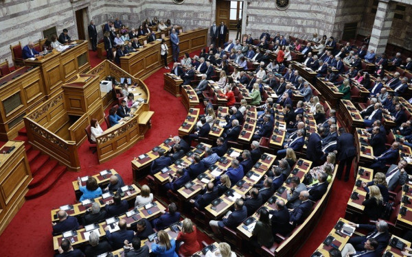 Πρόταση δυσπιστίας- Μ. Συρεγγέλα: «Εκμεταλλεύεστε μια εθνική τραγωδία εφαρμόζοντας πρακτικές που θα ζήλευε και ο ίδιος ο Μακιαβέλλι»