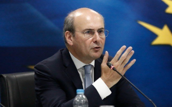 Χατζηδάκης: Έρχεται νομοσχέδιο για τη φορολόγηση των ελεύθερων επαγγελματιών (βίντεο)