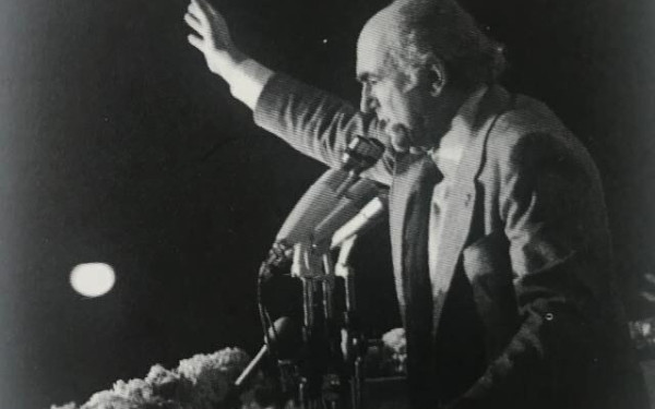 Διπλό μήνυμα Τσίπρα για την επέτειο θανάτου του Ανδρέα Παπανδρέου