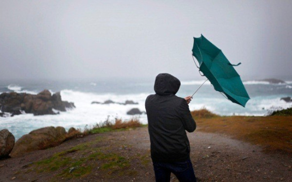 Κακοκαιρία: Μηνύματα 112 και σε Κυκλάδες και Βόρειο Αιγαίο για θυελλώδεις ανέμους