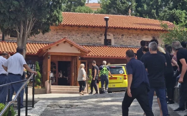 Θεσσαλονίκη: Ανείπωτη θλίψη στην κηδεία της 16χρονης που «έσβησε» στη Χαλκιδική (βίντεο, φωτ.)