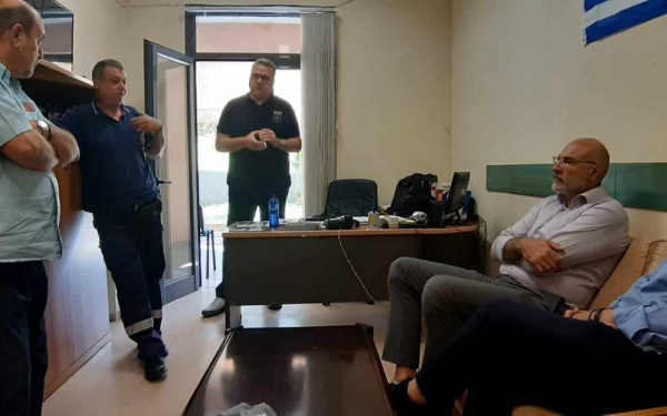 Επίσκεψη Αγγελούδη στο ΕΚΑΒ - «Χρέος της δημοτικής αρχής να επικουρήσει το έργο σας»