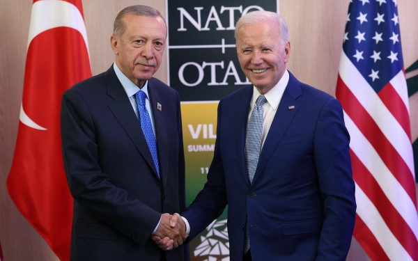 Βίλνιους: Αβροφροσύνες ανάμεσα σε Μπάιντεν και Ερντογάν - «Το πρώτο βήμα στη σωστή κατεύθυνση» (φωτ.)