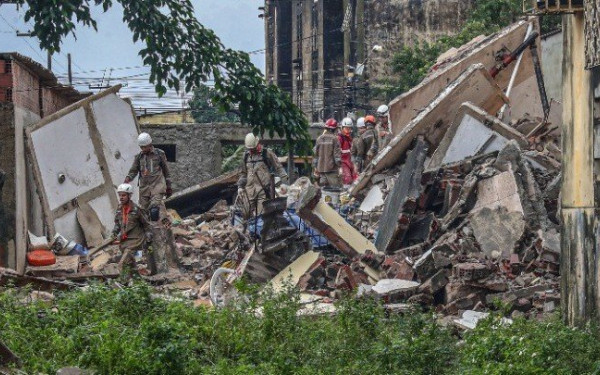 Βραζιλία: Τουλάχιστον 11 νεκροί από κατάρρευση πολυκατοικίας