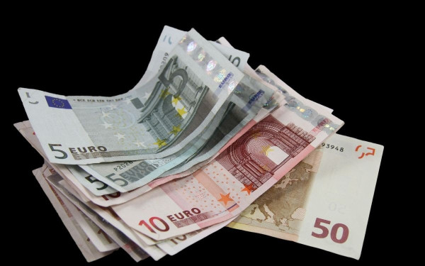 Στη Βουλή το νομοσχέδιο για τις αυξήσεις σε μισθούς, συντάξεις και επιδόματα μέχρι το 2027