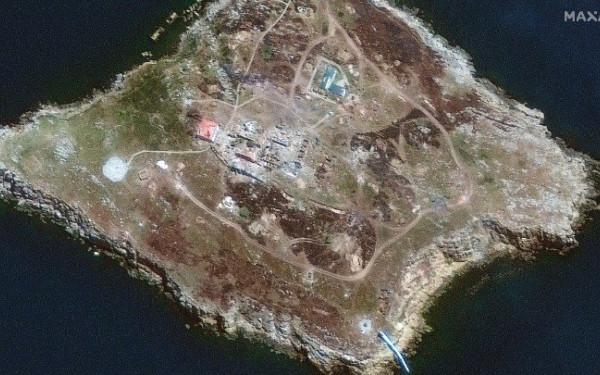 500 μέρες πολέμου: Ο Ζελένσκι στο σύμβολο της Ουκρανικής αντίστασης