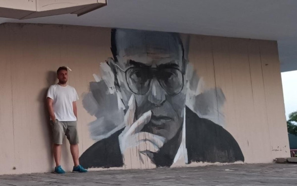 H New Star αναπαράγει και διανέμει δωρεάν το σβησμένο γκράφιτι του Αγγελόπουλου από το ΑΠΘ