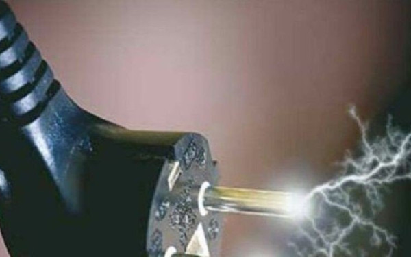 Πάτρα: Αστυνομικός κεραυνοβολήθηκε από ρεύμα στο σπίτι του 