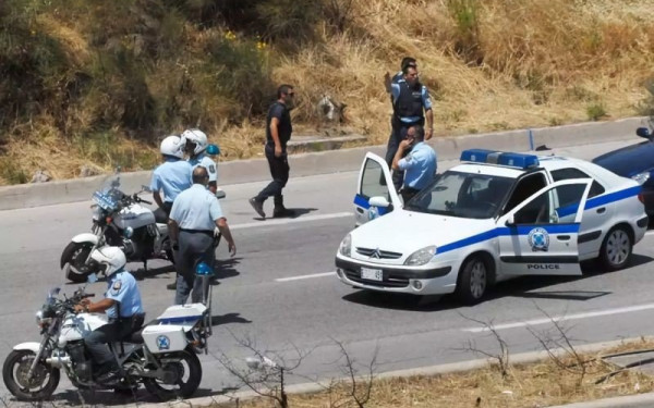 Λάρισα: Καταδίωξη θρίλερ με κλεμμένο αυτοκίνητο - Ένας 20χρονος νεκρός από αστυνομικά πυρά