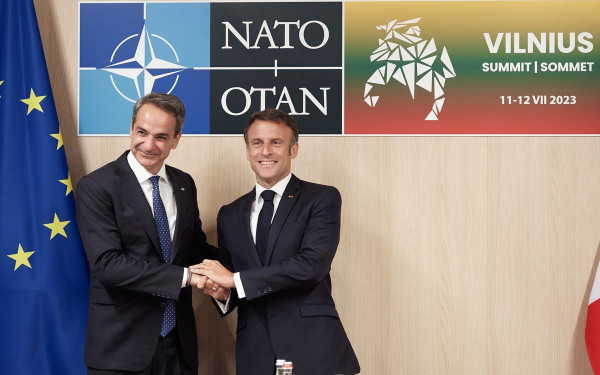 Χαμόγελα στο τετ α τετ Μητσοτάκη - Μακρόν