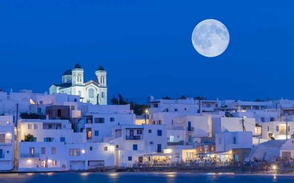 «Επίγειος παράδεισος» για τους Σέρβους η Πάρος