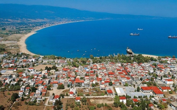 Γκρεκάνικη μουσική από την κάτω Ιταλία… ξεσηκώνει το κοινό στο λιμάνι του Σταυρού