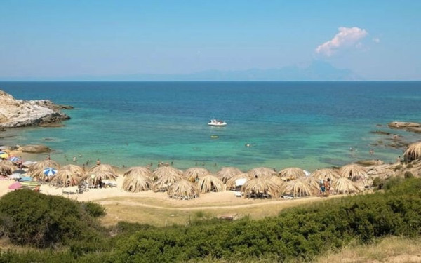 Η παραλία της Χαλκιδικής που θυμίζει Καραϊβική ονομάζεται «Τηγάνια» (βίντεο)