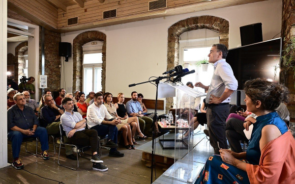 Υποψήφιος πρόεδρος και επίσημα ο Ευ. Τσακαλώτος: O ΣΥΡΙΖΑ θα πρέπει να παραμείνει αριστερό κόμμα, στις εκλογές είχαμε θολή ταυτότητα (βίντεο)