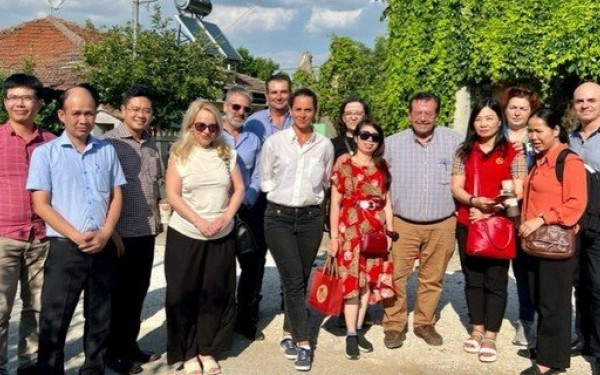 Μετά το άνοιγμα του ακτινιδίου προς Δυσμάς… και προς Ανατολάς