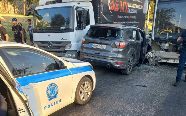 Θεσσαλονίκη: Τρελή καταδίωξη στη Λαγκαδά - Οδηγούσαν ανάποδα και παρέσυραν τα πάντα