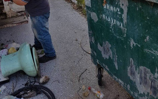 SOS από τον Δήμο Βόλβης για τα μπάζα μέσα στους κάδους - «Καθυστερήσεις, έξοδα, δυσοσμίες και αφόρητες καταστάσεις» (φωτ.)