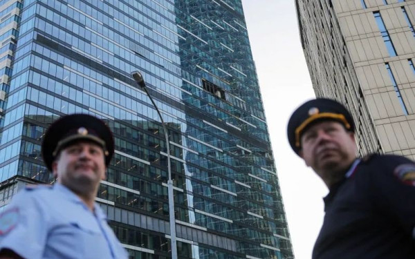 Ουκρανικό drone-καμικάζι έπληξε πολυόροφο κτίριο της Μόσχας - Έκλεισε προσωρινά το αεροδρόμιο (βίντεο)