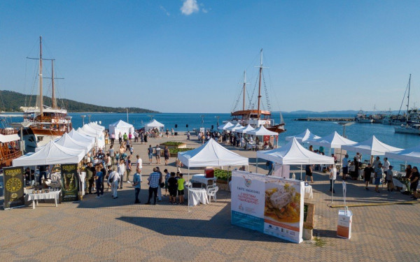 Προϊόντα από τη γη του Αριστοτέλη σε ένα γαστρονομικό φεστιβάλ - Λάδι, τυρί και μέλι κερδίζουν τους τουρίστες