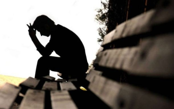 Κατάθλιψη στη μέση ηλικία: Έξι συμπτώματα συνδέονται με αυξημένο κίνδυνο άνοιας