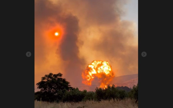 Πρωτοφανείς εικόνες στη Νέα Αγχίαλο - Συνεχείς εκρήξεις στην Αποθήκη Πυρομαχικών προκαλούν «μανιτάρια» στον ουρανό (Δείτε βίντεο)